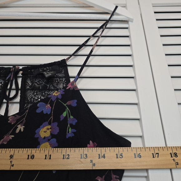 EXPRESS Black Floral Lace Back Romper Pockets Sz Small Boho Romantic Cottagecore - Picture 10 of 13